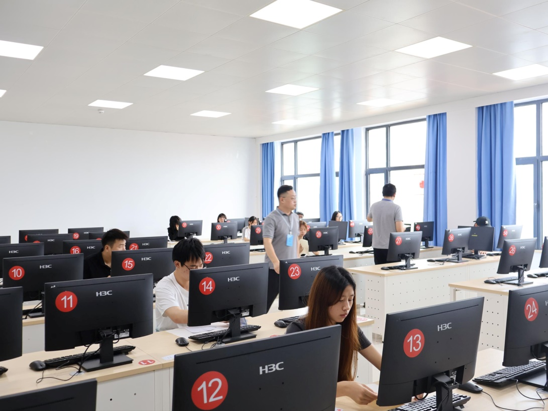 青島市首屆“技能新星”職業技能大賽物流與貨運代理賽項在我校圓滿落幕，信息技術咨詢賦能賽事創新